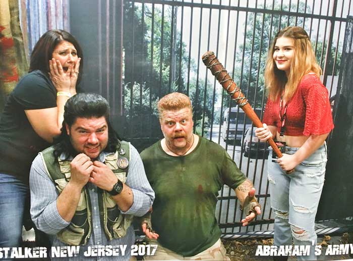 Photo with Walking Dead cosplay actors.