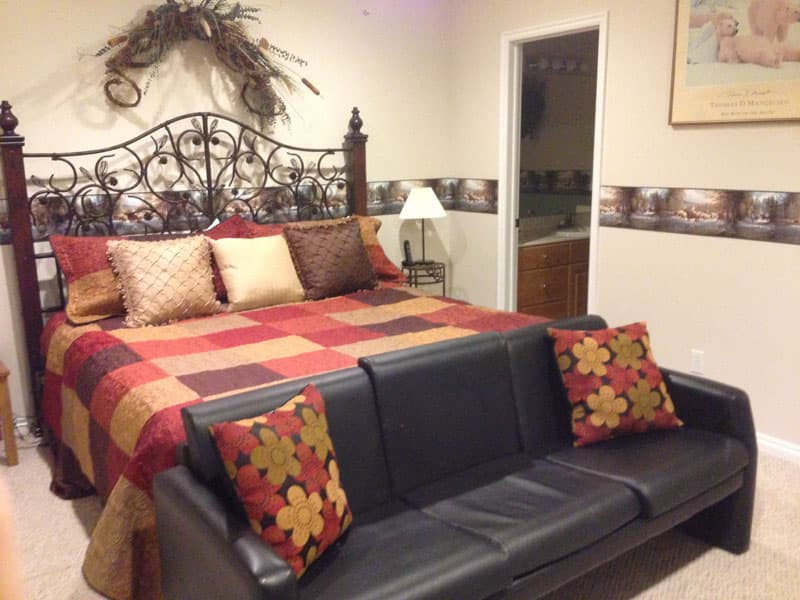 Bed in Airbnb bedroom.